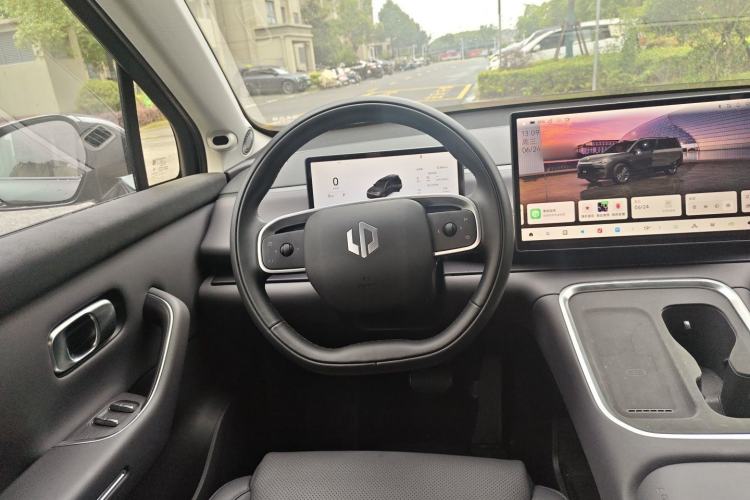 Used Leapmotor C16 2026 All-Electric 630 LiDAR Version 6-Seater Steering Wheel