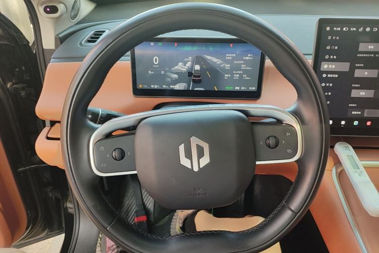 Used Leapmotor C16 2026 Extended-Range 280 LiDAR Zhizun Edition 6 Seats Steering Wheel