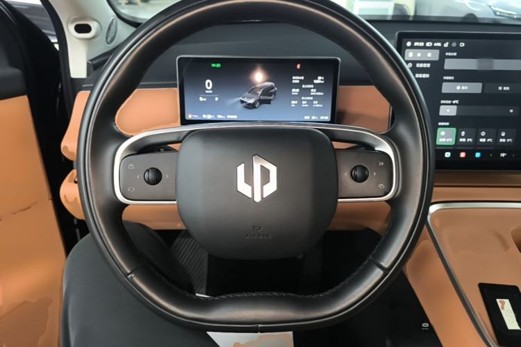 Used Leapmotor C16 2026 Extended-Range 280 LiDAR Zhizun Edition 6 Seats Steering Wheel