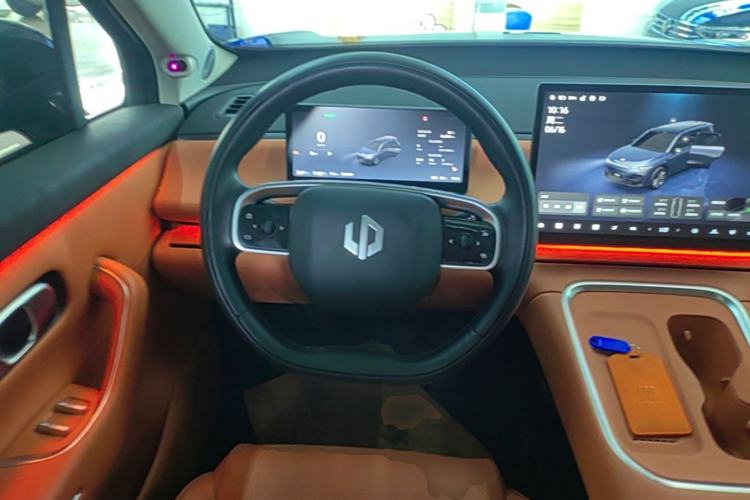 Used Leapmotor C16 2026 Extended-Range 280 LiDAR Zhizun Edition 6 Seats Steering Wheel