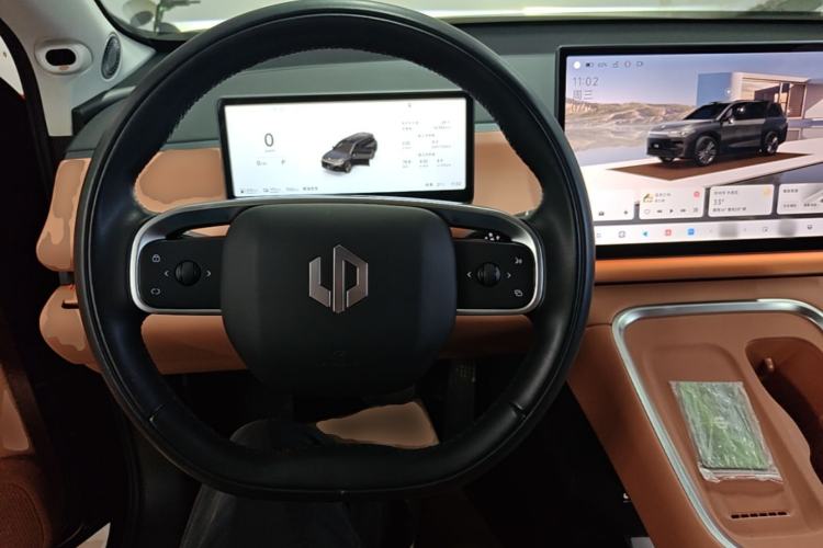 Used Leapmotor C16 2026 Extended-Range 280 LiDAR Zhizun Edition 6 Seats Steering Wheel