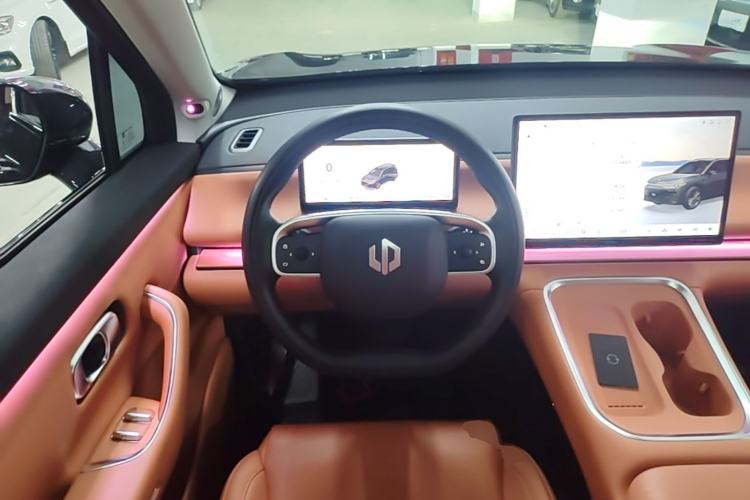 Used Leapmotor C16 2026 Extended-Range 280 LiDAR Zhizun Edition 6 Seats Steering Wheel