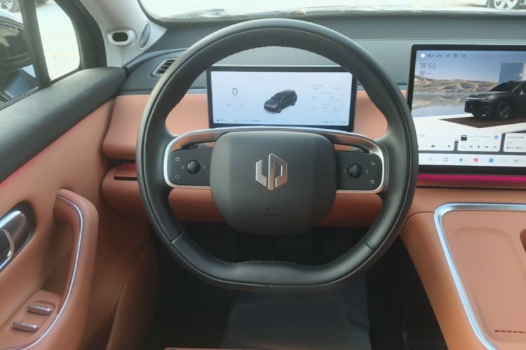 Used Leapmotor C16 2026 Extended-Range 280 LiDAR Zhizun Edition 6 Seats Steering Wheel