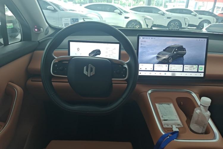 Used Leapmotor C16 2026 Extended-Range 280 LiDAR Zhizun Edition 6 Seats Steering Wheel