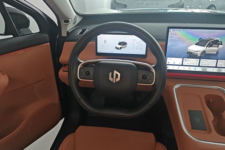 Used Leapmotor C16 2026 Extended-Range 280 LiDAR Zhizun Edition 6 Seats Steering Wheel
