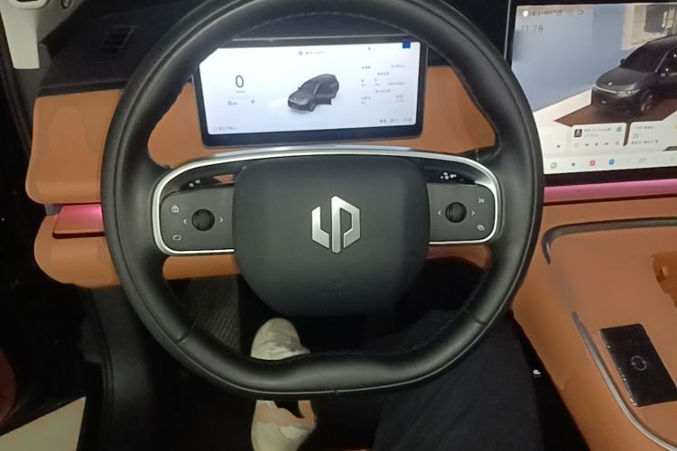 Used Leapmotor C16 2026 All-Electric 630 LiDAR Zhizun Edition 6 Seats Steering Wheel