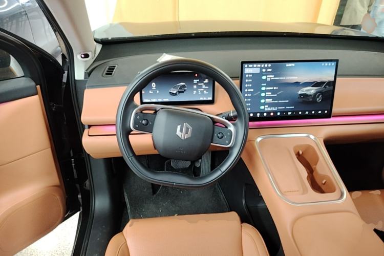 Used Leapmotor C16 2026 Extended-Range 280 LiDAR Zhizun Edition 6 Seats Steering Wheel