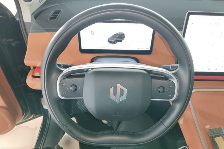 Used Leapmotor C16 2026 Extended-Range 280 LiDAR Zhizun Edition 6 Seats Steering Wheel