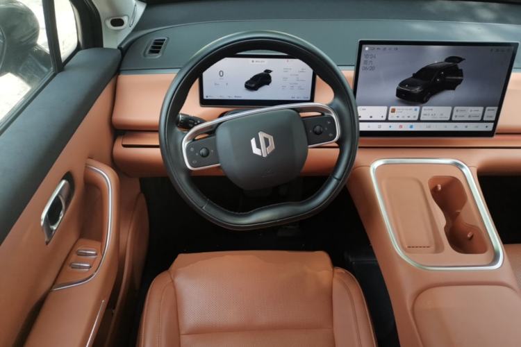 Used Leapmotor C16 2026 Extended-Range 280 LiDAR Zhizun Edition 6 Seats Steering Wheel