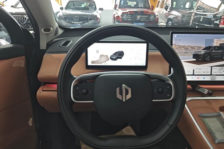 Used Leapmotor C16 2026 Extended-Range 280 LiDAR Zhizun Edition 6 Seats Steering Wheel