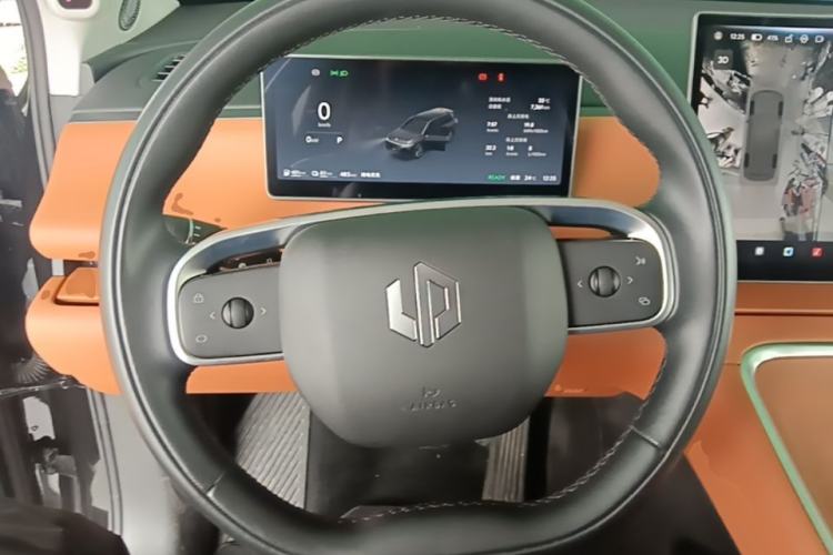 Used Leapmotor C16 2026 Extended-Range 280 LiDAR Zhizun Edition 6 Seats Steering Wheel