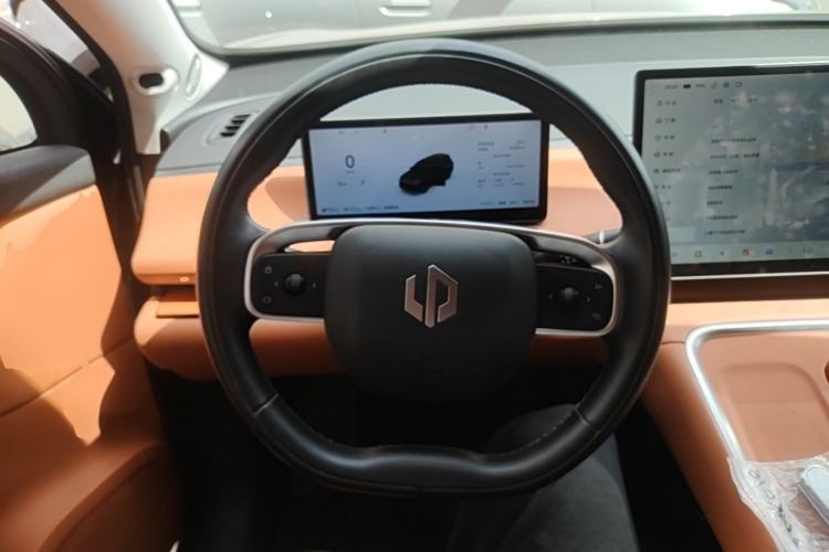 Used Leapmotor C16 2026 Extended-Range 280 LiDAR Zhizun Edition 6 Seats Steering Wheel