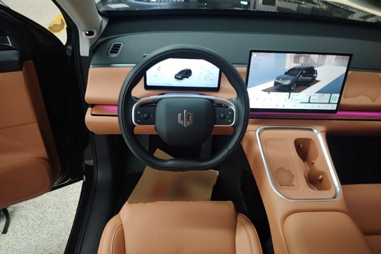 Used Leapmotor C16 2026 Extended-Range 280 LiDAR Zhizun Edition 6 Seats Steering Wheel