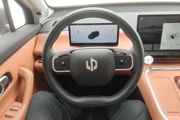 Used Leapmotor C16 2026 Extended-Range 280 LiDAR Zhizun Edition 6 Seats Steering Wheel