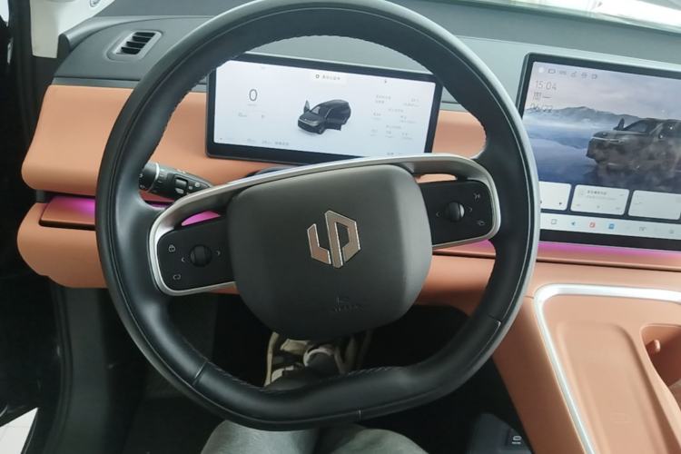 Used Leapmotor C16 2026 Extended-Range 280 LiDAR Zhizun Edition 6 Seats Steering Wheel
