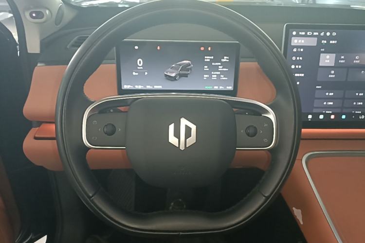 Used Leapmotor C16 2026 Extended-Range 280 LiDAR Zhizun Edition 6 Seats Steering Wheel