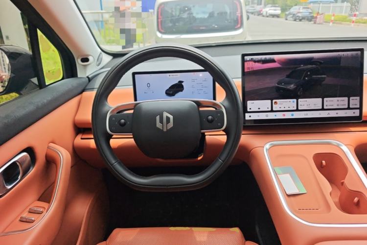 Used Leapmotor C16 2026 Extended-Range 280 LiDAR Zhizun Edition 6 Seats Steering Wheel