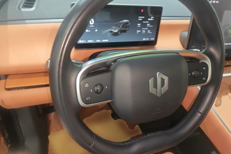 Used Leapmotor C16 2026 Extended-Range 280 LiDAR Zhizun Edition 6 Seats Steering Wheel