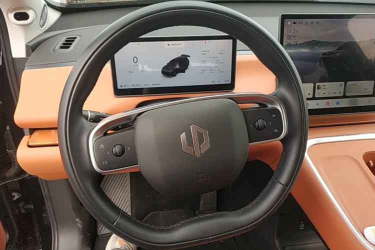 Used Leapmotor C16 2026 Extended-Range 280 LiDAR Zhizun Edition 6 Seats Steering Wheel