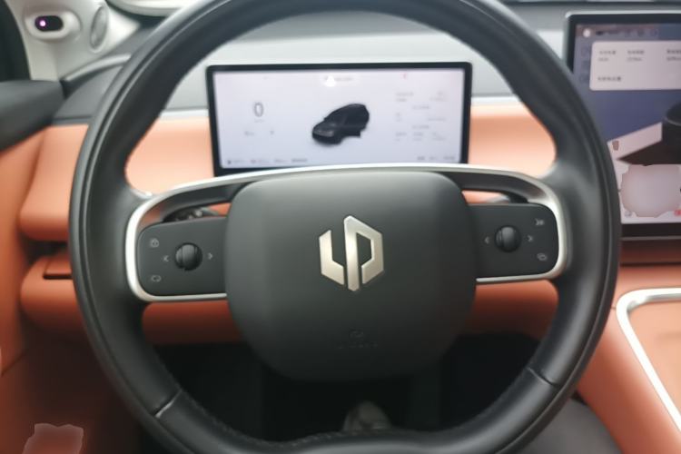 Used Leapmotor C16 2026 Extended-Range 280 LiDAR Zhizun Edition 6 Seats Steering Wheel