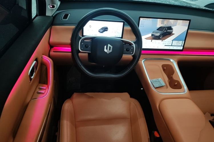 Used Leapmotor C16 2026 Extended-Range 280 LiDAR Zhizun Edition 6 Seats Steering Wheel
