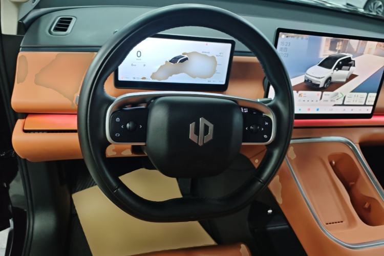 Used Leapmotor C16 2026 Extended-Range 280 LiDAR Zhizun Edition 6 Seats Steering Wheel
