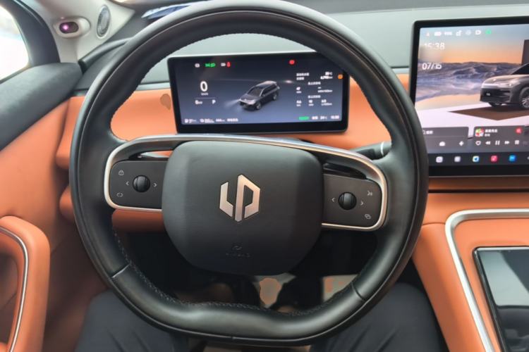 Used Leapmotor C16 2026 Extended-Range 280 LiDAR Zhizun Edition 6 Seats Steering Wheel