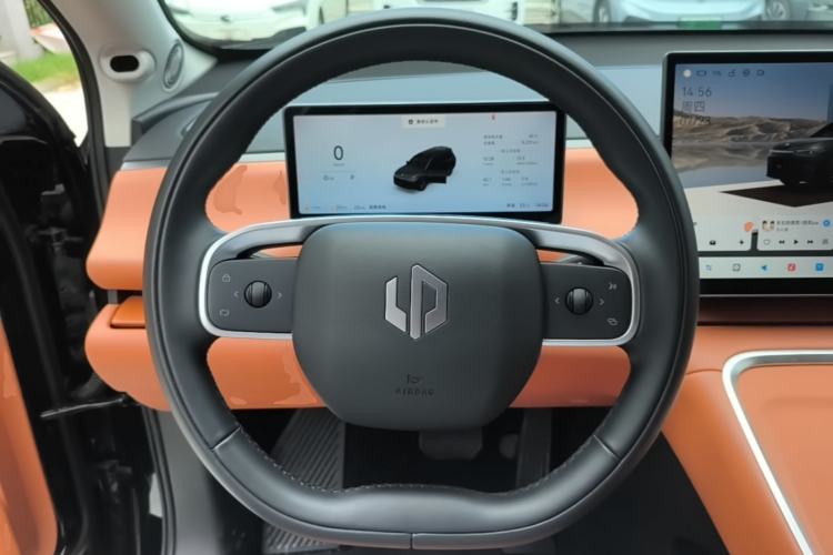 Used Leapmotor C16 2026 Extended-Range 280 LiDAR Zhizun Edition 6 Seats Steering Wheel