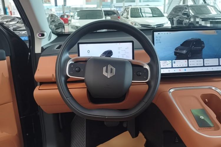 Used Leapmotor C16 2026 Extended-Range 280 LiDAR Zhizun Edition 6 Seats Steering Wheel