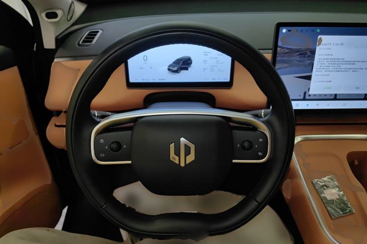 Used Leapmotor C16 2026 Extended-Range 280 LiDAR Zhizun Edition 6 Seats Steering Wheel