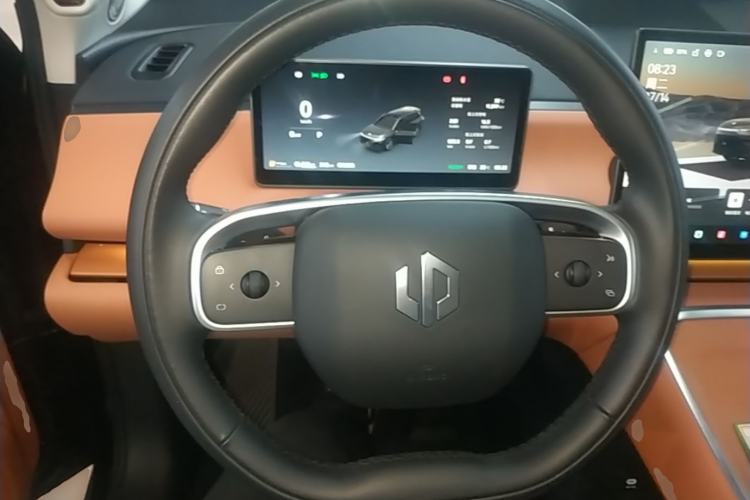 Used Leapmotor C16 2026 Extended-Range 280 LiDAR Zhizun Edition 6 Seats Steering Wheel