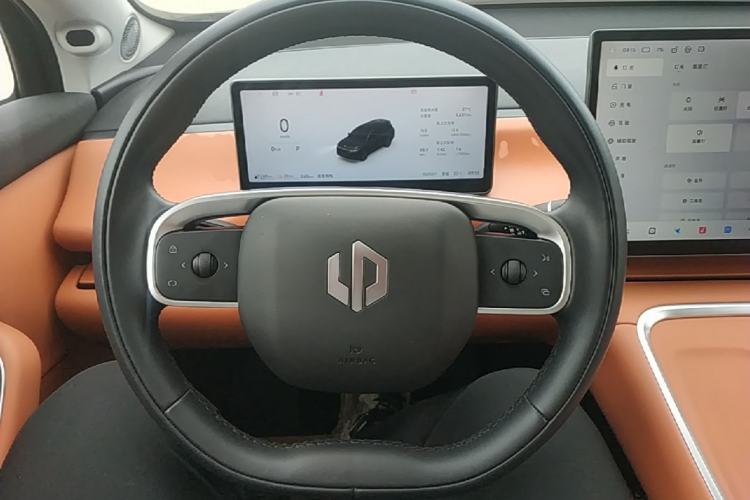 Used Leapmotor C16 2026 Extended-Range 280 LiDAR Zhizun Edition 6 Seats Steering Wheel