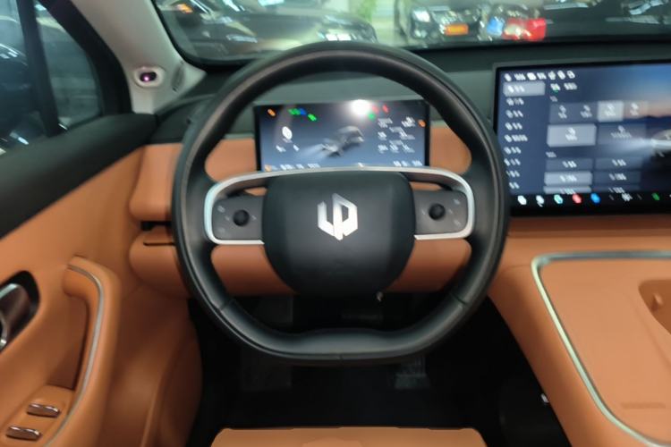 Used Leapmotor C16 2026 Extended-Range 280 LiDAR Zhizun Edition 6 Seats Steering Wheel