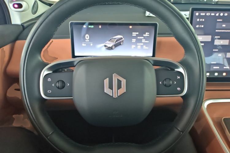 Used Leapmotor C16 2026 Extended-Range 280 LiDAR Zhizun Edition 6 Seats Steering Wheel