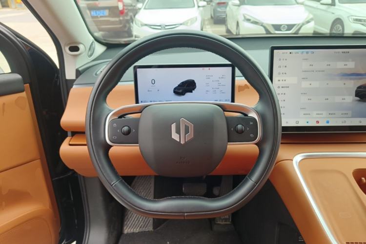 Used Leapmotor C16 2026 Extended-Range 280 LiDAR Zhizun Edition 6 Seats Steering Wheel