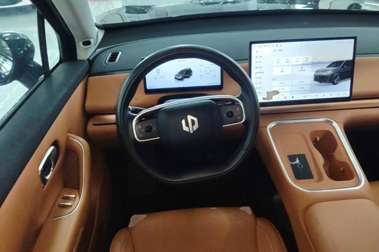 Used Leapmotor C16 2026 All-Electric 630 LiDAR Zhizun Edition 6 Seats Steering Wheel