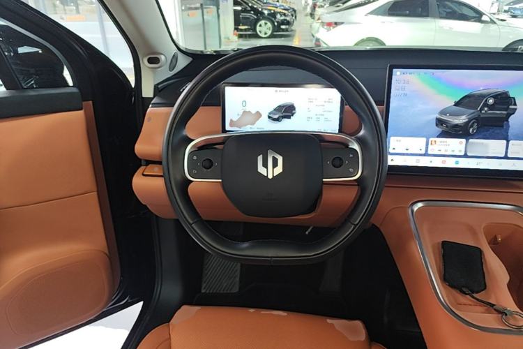 Used Leapmotor C16 2026 Extended-Range 280 LiDAR Zhizun Edition 6 Seats Steering Wheel