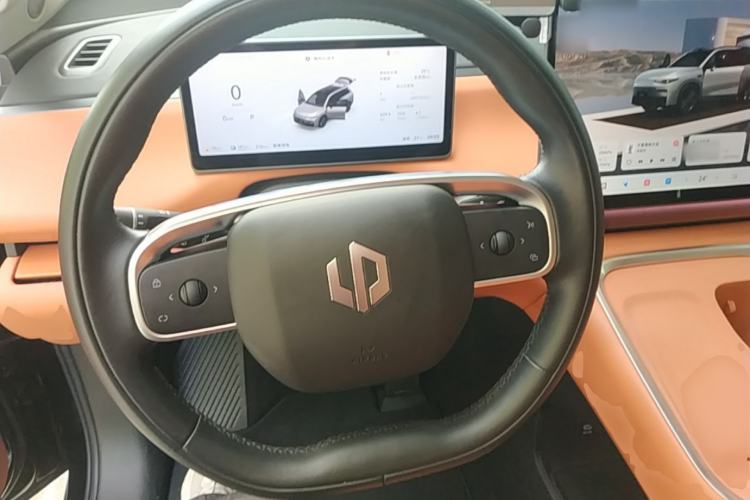 Used Leapmotor C16 2026 Extended-Range 280 LiDAR Zhizun Edition 6 Seats Steering Wheel