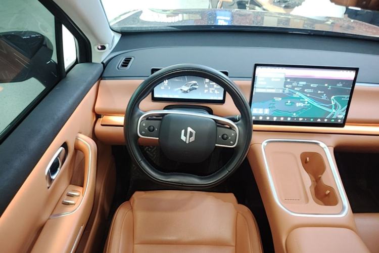 Used Leapmotor C16 2026 Extended-Range 280 LiDAR Zhizun Edition 6 Seats Steering Wheel