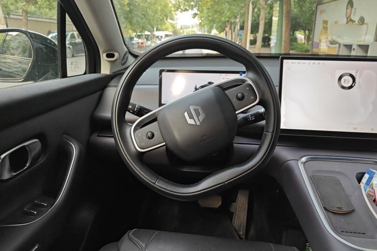 Used Leapmotor C16 2026 Extended-Range 280 LiDAR Zhizun Edition 6 Seats Steering Wheel