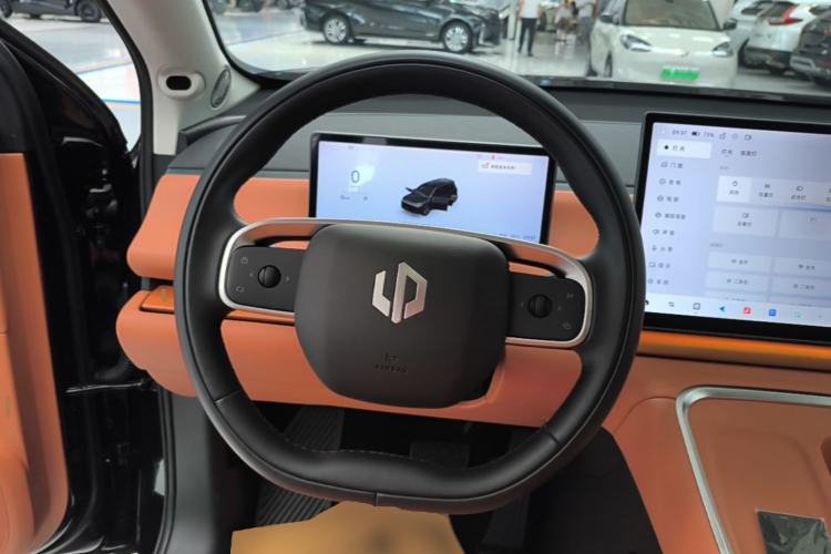 Used Leapmotor C16 2026 Extended-Range 280 LiDAR Zhizun Edition 6 Seats Steering Wheel