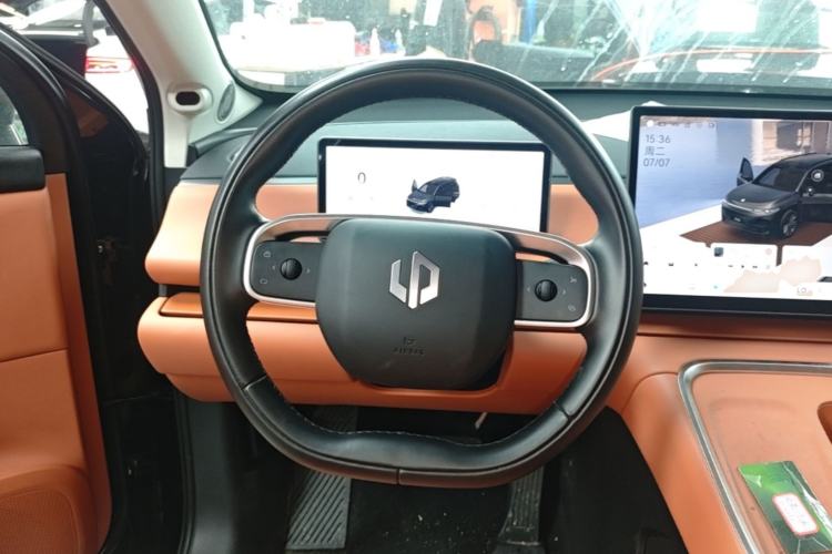 Used Leapmotor C16 2026 Extended-Range 280 LiDAR Zhizun Edition 6 Seats Steering Wheel