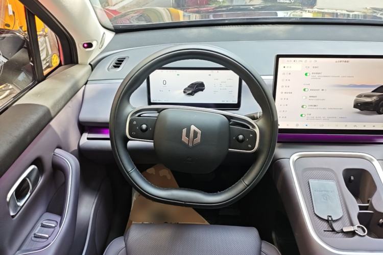 Used Leapmotor C16 2026 All-Electric 630 LiDAR Zhizun Edition 6 Seats Steering Wheel