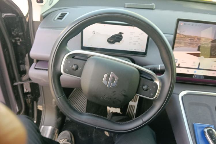Used Leapmotor C16 2026 Extended-Range 280 LiDAR Zhizun Edition 6 Seats Steering Wheel