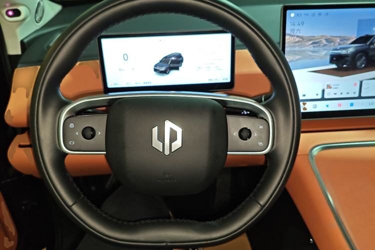 Used Leapmotor C16 2026 Extended-Range 280 LiDAR Zhizun Edition 6 Seats Steering Wheel