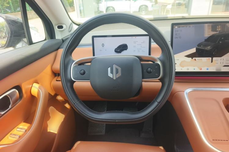 Used Leapmotor C16 2026 Extended-Range 280 LiDAR Zhizun Edition 6 Seats Steering Wheel