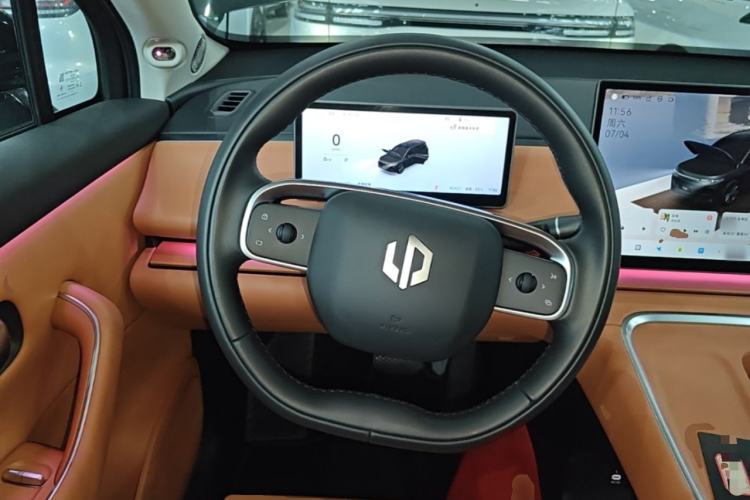 Used Leapmotor C16 2026 Extended-Range 280 LiDAR Zhizun Edition 6 Seats Steering Wheel