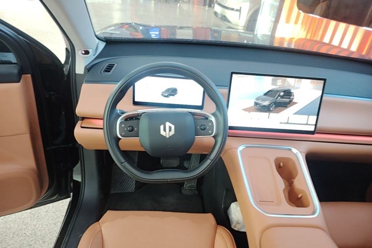 Used Leapmotor C16 2026 Extended-Range 280 LiDAR Zhizun Edition 6 Seats Steering Wheel