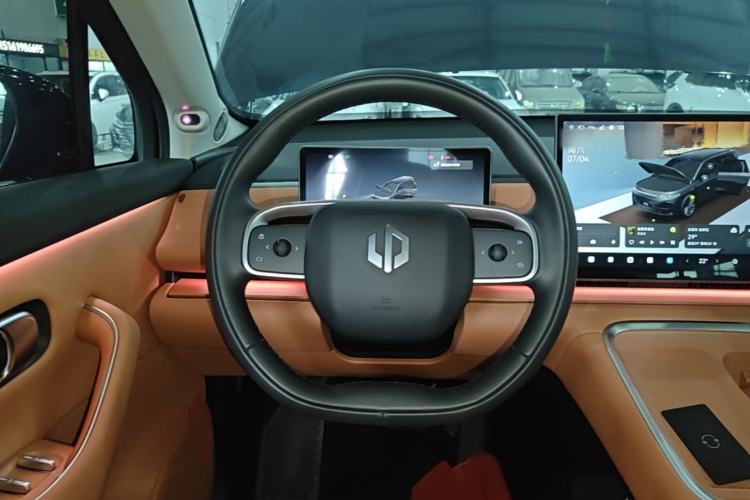 Used Leapmotor C16 2026 Extended-Range 280 LiDAR Zhizun Edition 6 Seats Steering Wheel