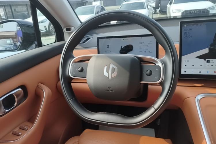 Used Leapmotor C16 2026 Extended-Range 280 LiDAR Zhizun Edition 6 Seats Steering Wheel